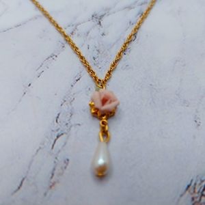 1928 14 Inch Gold Tone Necklace Rose & Pearl Pendant
